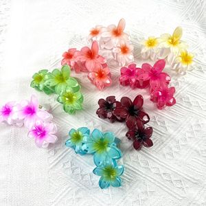 Venta al por Mayor de Pinzas de Pelo Grandes con 3 Flores de Color Degradado Hawaiano, Pinza de Pelo Grande con Plumeria para Mujeres - Product Image 1