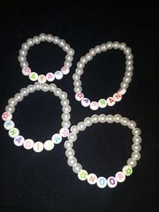 Bracelet Bohème Perles Alphabet Lettres Imitation Perle Plastique Élastique Bijou de Poignet pour Femme Anniversaire Fête - Product Image 4