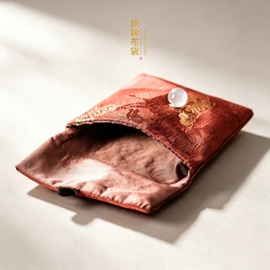 Sac en tissu brocart pour le rangement des bijoux, avec fermeture à bouton, petite pochette pour perles, bracelets et accessoires, design léger - Product Image 3