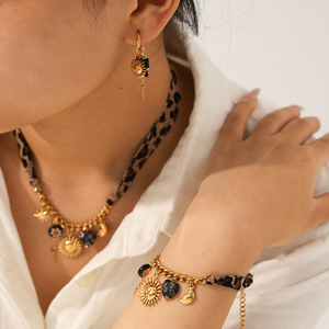Collar y Pulsera de Cadena Cubana con Colgante de Estrella de Ocho Puntas Sol y Luna de Acero Inoxidable y Tela con Estampado de Leopardo - Product Image 2