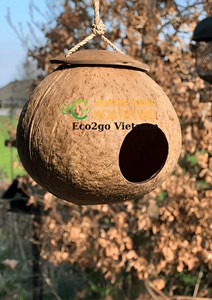 Nichoir moderne pour oiseaux en coquille de noix de coco 100% naturelle - Écologique - Logo et échantillon gratuits de Eco2go Vietnam - Product Image 6
