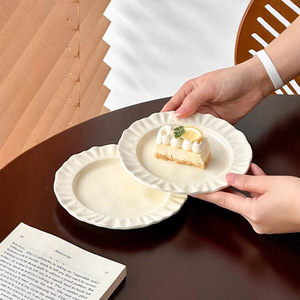 Platos de Postre de Porcelana Vintage de 6 Pulgadas con Borde Ondulado - Platos Ecológicos No Tóxicos para Bodas y Fiestas, Venta al Por Mayor - Product Image 1