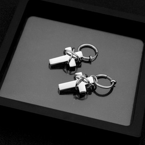 Nouvelles Boucles d'Oreilles Pendante Croix Personnalisées Design Niche 2026 Style Simple Unisexe en Acier Inoxydable Bijoux Tendance Vente en Gros - Product Image 3