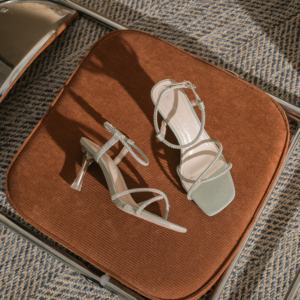 Tacones altos de estilo elegante para mujer, diseño de punta, cómodos, de altura media, sexys y encantadores, sandalias de tacón fino. - Product Image 5