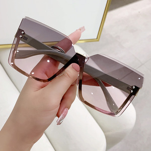 Lunettes de soleil carrées chanfreinées, monture métallique, protection UV400, style unisexe surdimensionné - Product Image 1