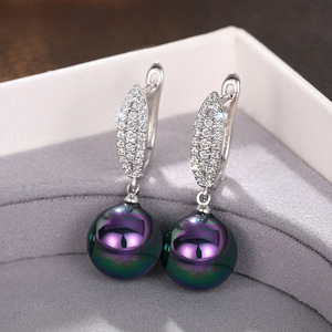 Orecchini con zirconi neri per donna, gioielli per le orecchie alla moda e futuristici - Product Image 1