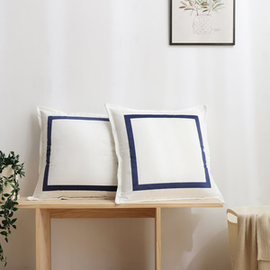 Sarung Bantal Sofa Persegi Putih, Sarung Bantal Beludru Lembut dengan Pom Pom untuk Dekorasi Rumah Ruang Tamu Kamar Tidur - Product Image 4