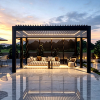 Pergola en aluminium noir avec écran de protection et éclairage LED, à lames bioclimatiques motorisées pour projets résidentiels et aménagements paysagers