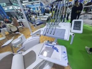 Unidad de silla <span class=keywords><strong>dental</strong></span> de lujo Tipo montado hacia abajo con repuestos importados de alta calidad Sillas dentales de buena calidad Precio unitario <span class=keywords><strong>Dental</strong></span> - Product Image 5