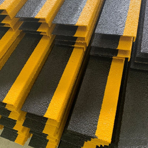 Revêtement de marche d'escalier en composite de fibre de verre antidérapant avec technique de pultrusion, services de pliage et de découpe - Product Image 2