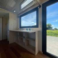 Caravane modulaire préfabriquée compacte à 1 chambre, haute isolation, sur roues