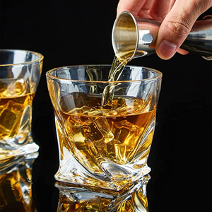 แก้วไวน์คริสตัลรูปทรงเพชรแบบกำหนดเอง แก้ววิสกี้ทรงบิด แก้วร็อคส์สำหรับสก็อตช์วิสกี้ ขายดี - Product Image 4