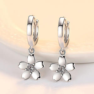 MT SIS.GOD TT Boucles d'oreilles en forme de fleur plaquées argent et zircon pour femmes, joli cadeau de bijoux - Product Image 3