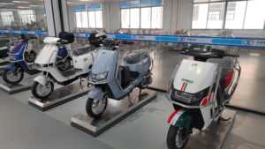 Bicicletas y motocicletas de carreras eléctricas 60V 20Ah más vendidas 1000W E Scooter Top motocicletas eléctricas - Product Image 6