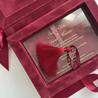 Boîte d'invitation de mariage rigide en velours de luxe, carte en acrylique, ruban à pompon doré, emballage personnalisé réutilisable, pelliculage brillant