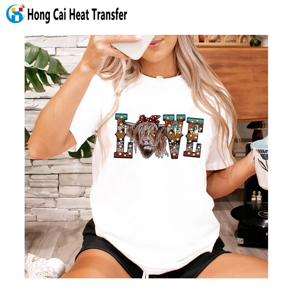 T-shirt de manga curta de hongcai padrão personalizado logotipo de transferência de calor processamento alta qualidade 100% poliéster
