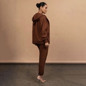 Vente en gros Ensemble de jogging zippé 2 pièces pour femmes avec impression de logo personnalisé Sweatshirts à capuche et Sweats à capuche pour la saison d'automne Style décontracté - Product Image 6