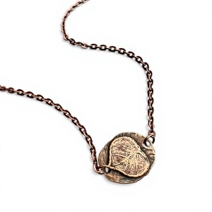 Collar de Cobre Puro con Elegante Colgante, Perfecto para Amantes de la Moda y para la Colección de Joyería Diaria - Product Image 1