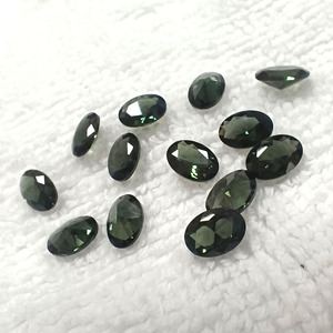 152 #   Spinelle Synthétique de Couleur Verte Tourmaline à Coupe Ovale, Pierre Précieuse en Vrac pour la Fabrication de Bijoux - Product Image 3