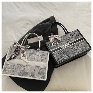 Borsa a Mano Casual in Tela per Donna con Cerniera e Tracolla Regolabile, Logo Personalizzato, Vendita Calda - Product Image 2