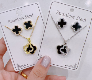 Ensemble de bijoux de créateur pour femmes de haute qualité, accessoires en acier inoxydable plaqué or 18 carats, collier avec pendentif lettre C et boucles d'oreilles - Product Image 6