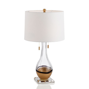 Lámparas de Escritorio Únicas de Última Moda en Dorado con Pantalla, en Venta - Product Image 4