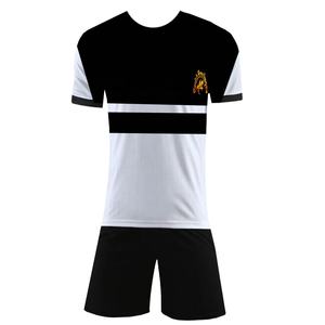 Conjunto de Camiseta y Pantalones Cortos de Fútbol para Hombre con Diseño de Sublimación Personalizado, Manga Corta de Verano, Alta Calidad, Ecológico y Transpirable - Product Image 4