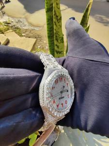 Proveedor indio de relojes de acero inoxidable con diamantes VVS y función de fecha para uso en la oficina y viajes, disponible para la venta. - Product Image 6