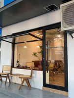 Ventanas Plegables Ascendentes y Descendentes con Buena Iluminación y Suspensión Ajustable, Ideales para Floristerías y Tiendas de Té de Burbujas
