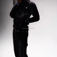 Ensemble streetwear vintage 2 pièces pour homme : veste en jean courte délavée à l'acide avec rivets et clous et jean bootcut à empiècements