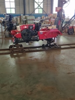 Mini tracteur à quatre roues motrices 4x4 avec système hydraulique pour le labour, le travail du sol rotatif, le semis, le transport et autres machines agricoles