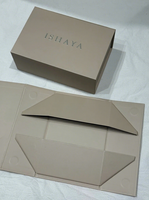 Boîte d'emballage en carton rigide pliable personnalisée avec estampage doré et impression UV du logo pour vêtements, t-shirts, sous-vêtements, chaussures