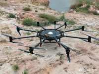 Drone à bras pliables pour charges lourdes avec moteur pour la livraison d'approvisionnement agricole et le transport sur le terrain 130 kg FCC-X400