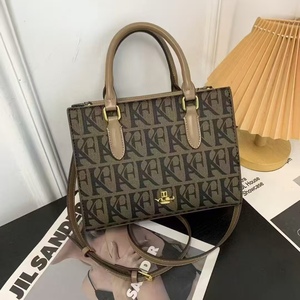 Sacs à <span class=keywords><strong>main</strong></span> en cuir PU personnalisés au design unique, sacs à <span class=keywords><strong>main</strong></span> à bandoulière tendance et bon marché, sacs à <span class=keywords><strong>main</strong></span> de <span class=keywords><strong>classe</strong></span> pour femmes - Product Image 6