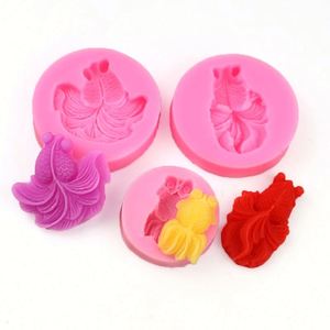 Nouveau moule en silicone 3D en forme de poisson rouge pour fondant, 3 pièces par lot, pour cupcakes Mafen, personnalisable, OEM/ODM - Product Image 1