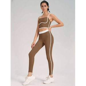 Conjunto Deportivo de Top Corto y Leggings Blancos con Detalles Negros para Mujer, para Entrenamiento, Yoga y Fitness, en Spandex/Poliéster - Product Image 5