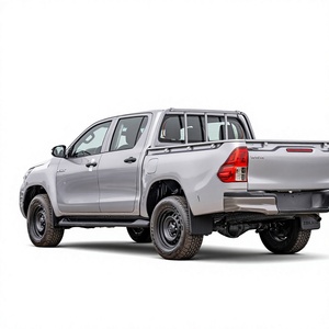 Camioneta Hilux 2023 Diésel Manual con Neumáticos R17, Volante a la Izquierda, 5 Asientos, Interior de Tela, Faros Halógenos - Product Image 1