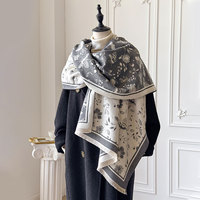 Écharpe Jacquard Abeille Premium Automne et Hiver Accessoire de mode doux et chaud avec motif de lettre Bestseller Matériau semblable à du cachemire