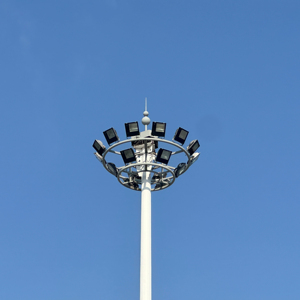 Farola LED de mástil alto de 15m del fabricante 120W Aluminio IP66 Clasificación Iluminación de inundación favorable <span class=keywords><strong>a</strong></span> un <span class=keywords><strong>precio</strong></span> atractivo - Product Image 1