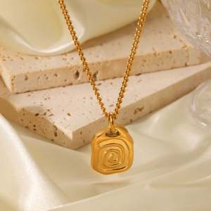 สร้อยคอจี้สี่เหลี่ยมทรงเกลียวทรงเรขาคณิตทำจากสแตนเลส18K เครื่องประดับแฟชั่นชุบทองของขวัญสำหรับผู้หญิง - Product Image 1