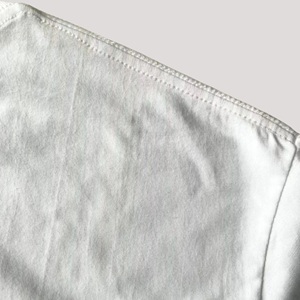 T-shirt <span class=keywords><strong>Bianca</strong></span> Personalizzabile con Logo, Produttore di T-shirt in Cotone Pesante con Stampa su Richiesta, Spalle Cadenti e Taglio Corto - Product Image 4