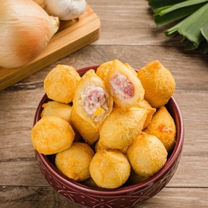 Boulettes de <span class=keywords><strong>crabe</strong></span> au fromage dorées de haute qualité pour usage commercial, petites galettes de <span class=keywords><strong>crabe</strong></span> croustillantes au goût sucré, aliments surgelés pratiques pour la vente en gros - Product Image 1