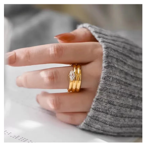 Mariquesa 304แหวนเพชร3ชั้นสไตล์หวานสแตนเลสพร้อมชุบทองเครื่องประดับแฟชั่นส่งตรงจากอินเดียสำหรับผู้หญิง - Product Image 4