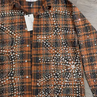 Chemise Flanelle Homme Luxe Orange Délavé Personnalisée Déstructurée Coupe Boxy Courte Ample Manches Longues Entièrement Cristallisée Effet Acide Boutonnée