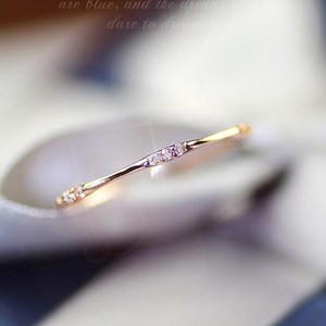 <span class=keywords><strong>Anello</strong></span> Sottile in Oro 14K con Cristallo di <span class=keywords><strong>Ametista</strong></span> e Diamante, <span class=keywords><strong>Anello</strong></span> con Cluster di Diamanti - Product Image 1