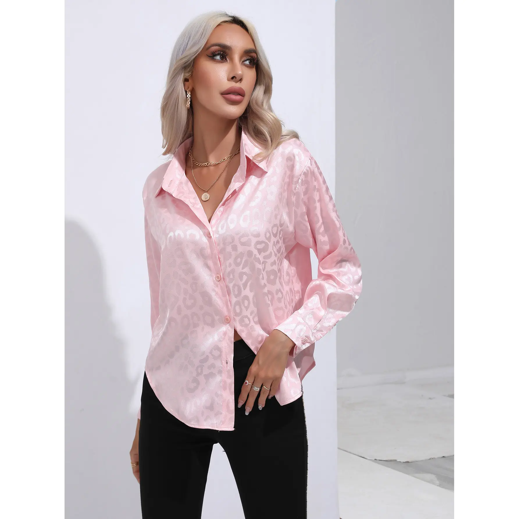 Women's Clothing New Fashion Leopard Printed Long Sleeve Satin Top Blouse for Women Deep Neck Satin Shirts for Lady Custom Logo