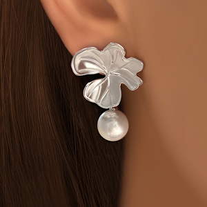 Fashion Stud Earrings Jewelry Wholesale Gold Plated Trendy <b>Leaf</b> Flower Pearl Earrings for Women - Product Image 6