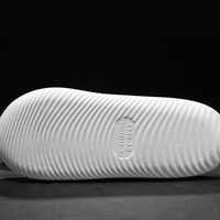 Individuelles Logo OEM Pillow Slides Offene Zehenpartie Pantoffeln mit Dämpfung aus EVA-Material Weiche Cloud Slide Atmungsaktive Hausschuhe