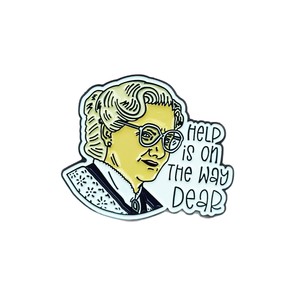 Broche de personnage de dessin animé de grand-mère mignonne, badge de mode anglais, aide en route, chère épingle en émail - Product Image 3