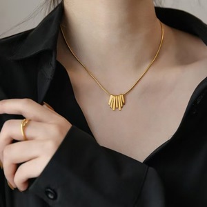 Collar de Joyería de Acero Inoxidable para Mujer, Moderno, Simple, Geométrico, con Colgante Cuadrado Pequeño, Venta al por Mayor - Product Image 2